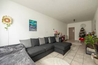 Centraal gelegen woning met 2 à 3 slaapkamers, goed onderhouden en ruime 2e verdieping met mogelijkheden. EPC 320 kWh/m²Ligging: Centraal gelegen op...