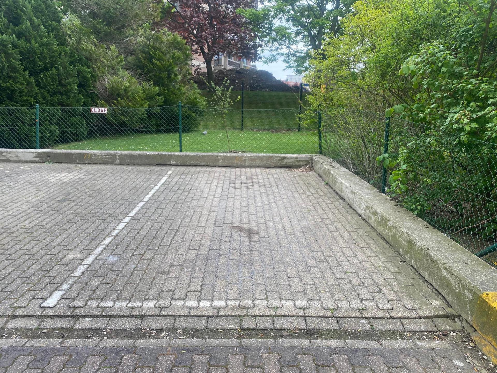 Garage for rent in Schaerbeek - photo 2