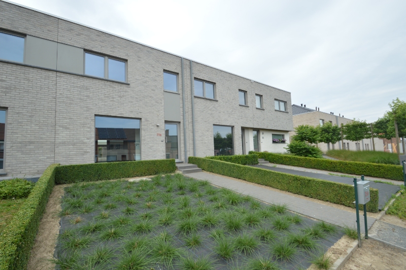 Recente lage-energiewoning met mooie tuin en garage - photo 2