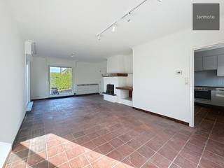 Deze gezellige vrijstaande woning werd recent her opgefrist.Ze werd volledig herschilderd en voorzien van nieuwe ramen en alle verlichting.Alle...