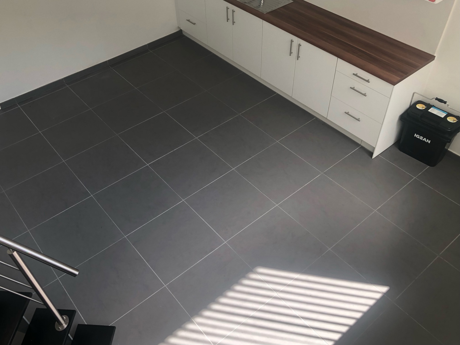 Knap handelspand op zeer centrale ligging met 5 standplaatsen - foto 4