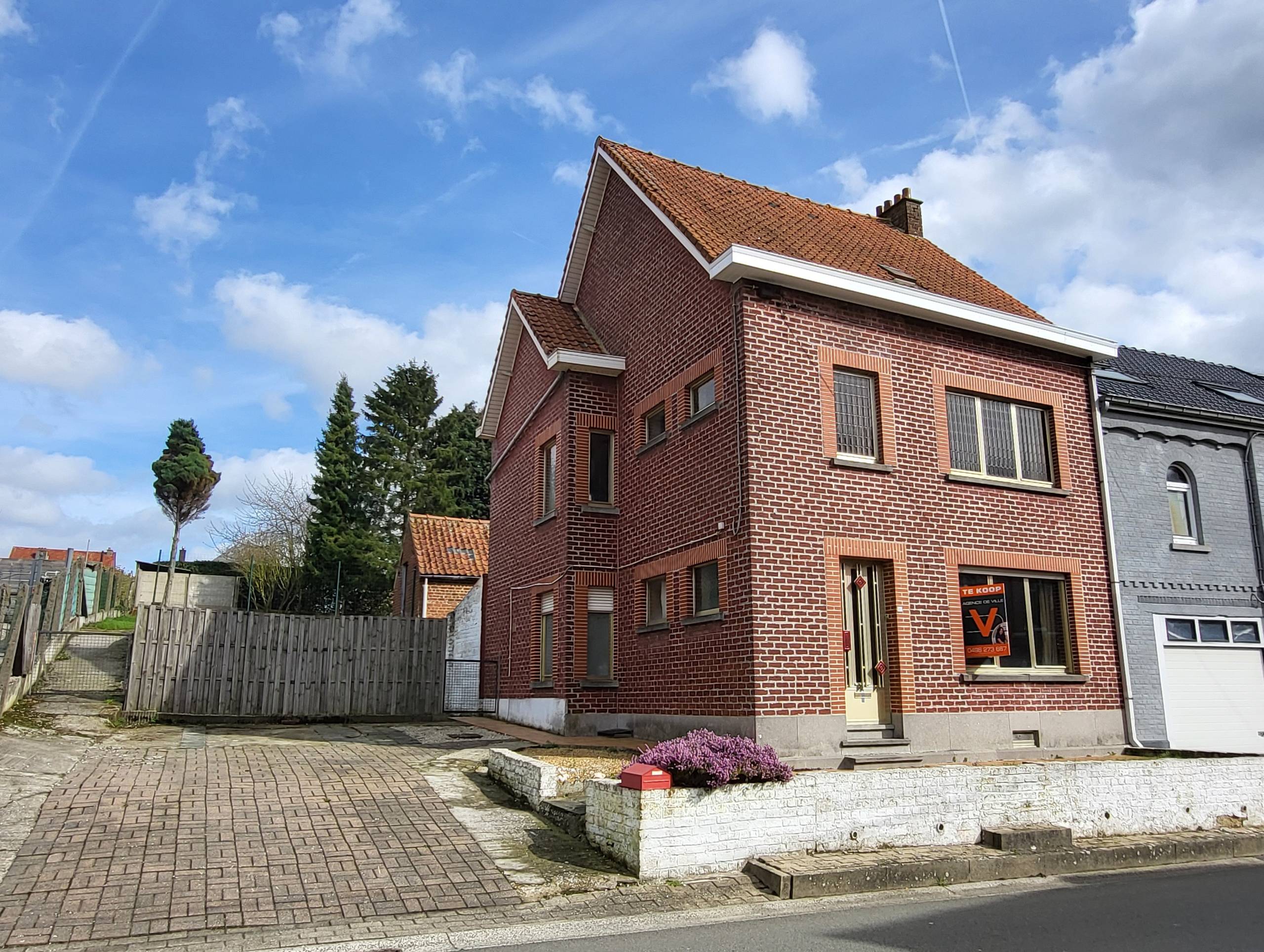 Te renoveren woning met veel charme en ruime tuin op 671 m². - foto 1