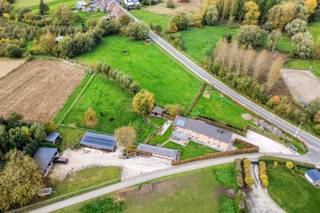 Propriété exclusive sur un domaine de 62 ares, magnifiquement situé à Lennik et à proximité de Gaasbeek. Cette propriété exceptionnelle allie...