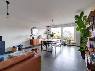 <p>Te huur: modern appartement in Mechelen, gelegen aan de Oude Sint-Gommarusstraat op de stadsrand, met vrij zicht en nabij openbaar vervoer.</p><p>Dit energiezuinige appartement (EPC-label A) biedt een comfortabele indeling en een rustige ligging op korte afstand van invalswegen en de woonkern. Het vrij zicht met veel lichtinval geeft een aangename openheid aan de leefruimtes. Dankzij de nabijheid van openbaar vervoer is dit een ideale keuze voor wie vlot wil pendelen. De garagebox is bij te huren voor €75/maand</p><p><br /></p><p>Belangrijkste ruimtes:</p><p>• Woonkamer met veel lichtinval</p><p>• Groot terras</p><p>• Volledig ingebouwde keuken </p><p>• Twee slaapkamers met voldoende ruimte voor kasten</p><p>• Badkamer met douche, ligbad en dubbele wastafel</p><p>• Berging met aansluiting voor wasmachine en droogkast</p><p>• Garagebox met verlichting en elektriciteit</p><p>• Apart toilet</p><p><br /></p><p>Troeven:</p><p>• Energiezuinig appartement met EPC-label A</p><p>• Rustige ligging met vrij zicht nabij stadsrand en woonkern</p><p>• Uitstekende bereikbaarheid via openbaar vervoer en invalswegen</p><p><br /></p><p>Interesse?</p><p>Druk op de knop &quot;Neem contact op&quot; daarna ontvangt u een mail. Gelieve de stappen in deze mail te volgen om u kandidaat te stellen.</p><p><br /></p><p>JOUW DROOMAPPARTEMENT. ZO GEVONDEN!</p>