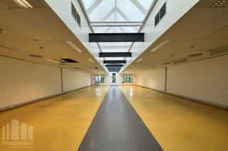 This office space with a total surface area of 1,470 m², including 607 m² of storage space, is ideal for companies looking for a strategically located and flexible working environment. Thanks to its location near the E40, the Brussels Ring R0 and the A201 towards Brussels Airport, the building benefits from excellent accessibility, while the airport is only 5 km away.<br /><br />The building offers spacious storage areas ranging from 607 m² to 2,957 m², combined with office spaces ranging from 227 m² to 3,717 m². It is ideal for companies requiring an efficient combination of logistics, flexibility, and a professional working environment.<br /><br />The office areas provide a bright and efficient working environment with large windows ensuring abundant natural light. The suspended ceiling is equipped with integrated LED lighting, ventilation, and an HVAC system with air distribution for optimal air circulation. The flexible layout makes it easy to create both open-plan workspaces and enclosed meeting rooms.<br />The various units can also be flexibly combined with warehouse spaces, allowing the building to adapt seamlessly to a wide range of business needs.<br /><br />The warehouse has a clear height of 8.5 m and is ideally suited for logistics or industrial activities. The first warehouse is currently fitted out with lowered ceilings, internal partitions, and additional facilities, but can easily be converted back into a classic open warehouse layout.<br /><br />The site provides 67 parking spaces for staff and visitors, further enhancing accessibility. The entire complex is immediately available and represents an ideal solution for companies looking to grow in a location with maximum visibility and accessibility.<br /><br />For additional information, specifications, plans, or a non-binding site visit, you can contact PANORAMA B2B at 0477 30 40 05.