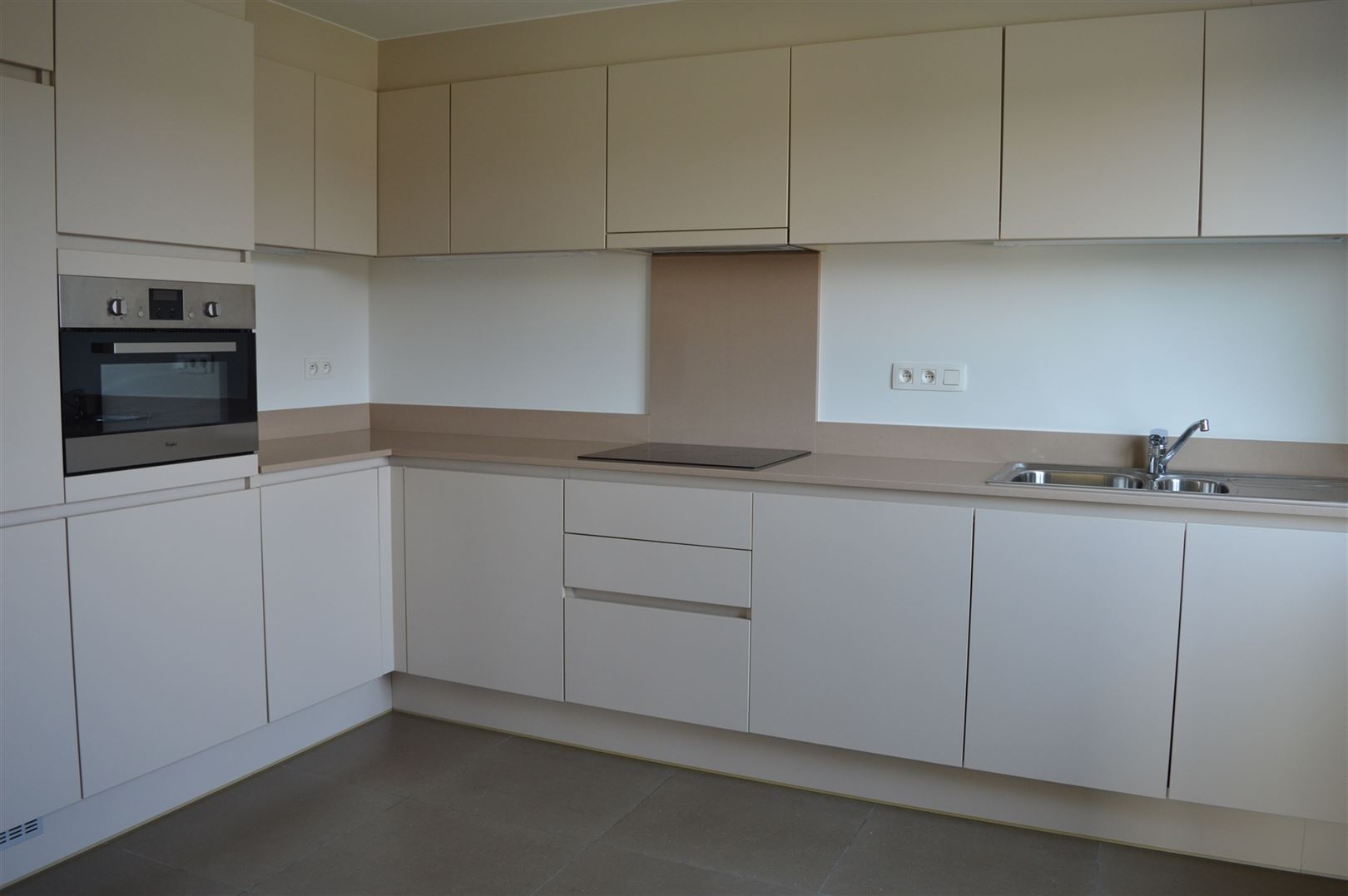 TE HUUR: Ruim appartement met 3 slaapkamers te Munsterbilzen! - foto 4