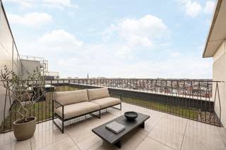 ANTWERPEN - Zurenborg: Duplex-penthouse met 3 slaapkamers, 3 terrassen en 2 staanplaatsen in het bruisende centrum. EPC-label A. BESCHRIJVING...