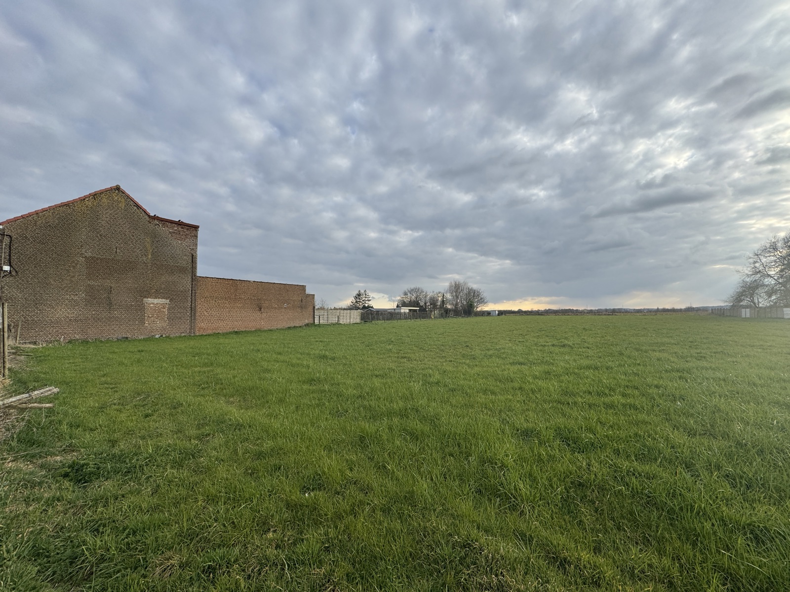 Mooi perceel bouwgrond voor gesloten bebouwing - foto 2
