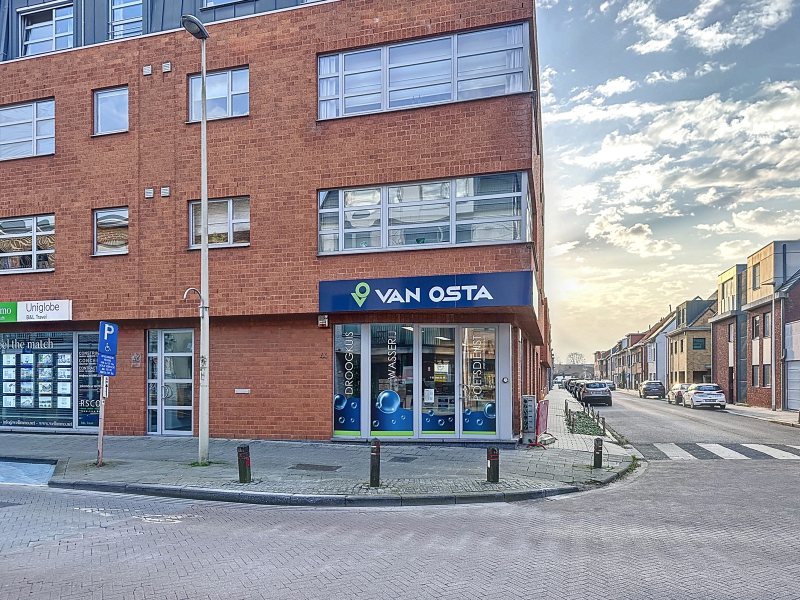 Hoekpand in centrum Aartselaar met veel lichtinval/ramen - foto 4