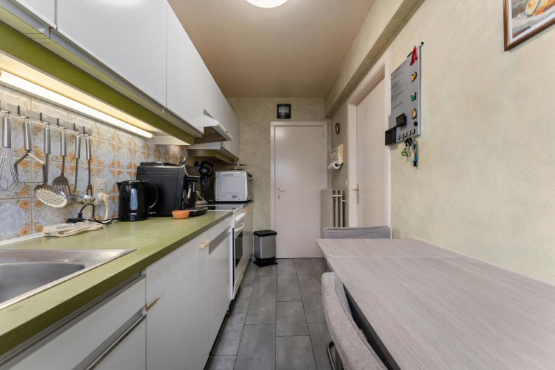 Roeselare : Instapklaar en ruim gerenoveerd appartement op toplocatie ! - foto 5