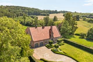 At the foot of the iconic Oudenberg is this exclusive villa where space, privacy, and living comfort take center stage. Located on a beautiful plot of 3,565 m², surrounded by a beautifully landscaped garden, a private meadow, and a forest, this property enjoys an exceptionally quiet location with a strong connection to nature.<br /><br />The villa was originally built in 1992 and thoroughly modernized in 2011, creating a timeless combination of classic architecture and contemporary comfort. The spacious living areas, fully equipped Gentinis kitchen, cozy winter dining area with fireplace, and wellness area with sauna and infrared cabin provide a particularly pleasant living experience.<br /><br />On the upper floor, the house has three spacious bedrooms and three bathrooms, including a luxurious master suite with an open bathroom, built-in closets, and a private balcony overlooking the garden. The fully basement floor, double integrated garage, and spacious storage areas make the whole property particularly practical. In addition, the property offers the possibility to easily create a spacious fourth bedroom.<br /><br />Outside, the landscaped south-facing garden, together with the swimming pond, the meadow, and the private forest, form an exceptional whole where peace, privacy, and nature complement each other perfectly. The meadow also offers opportunities for keeping horses or other hobby animals, making this property a unique asset for outdoor enthusiasts.<br /><br />With 44 solar panels, ventilation system D, air conditioning, an alarm system, and a planned elevator shaft, this villa combines sustainability with future-oriented living comfort.<br /><br />An exceptional residence for those seeking space, quality, and an exclusive living experience in one of the most beautiful locations in Geraardsbergen.