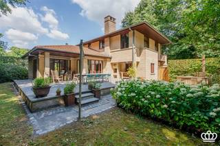 Karaktervolle villa, op toplocatie te Essen-Heikant : aantrekkelijke stijl, kwaliteitsmaterialen en mooie afwerking met o.a. 3 à 4 slaapkamers,...