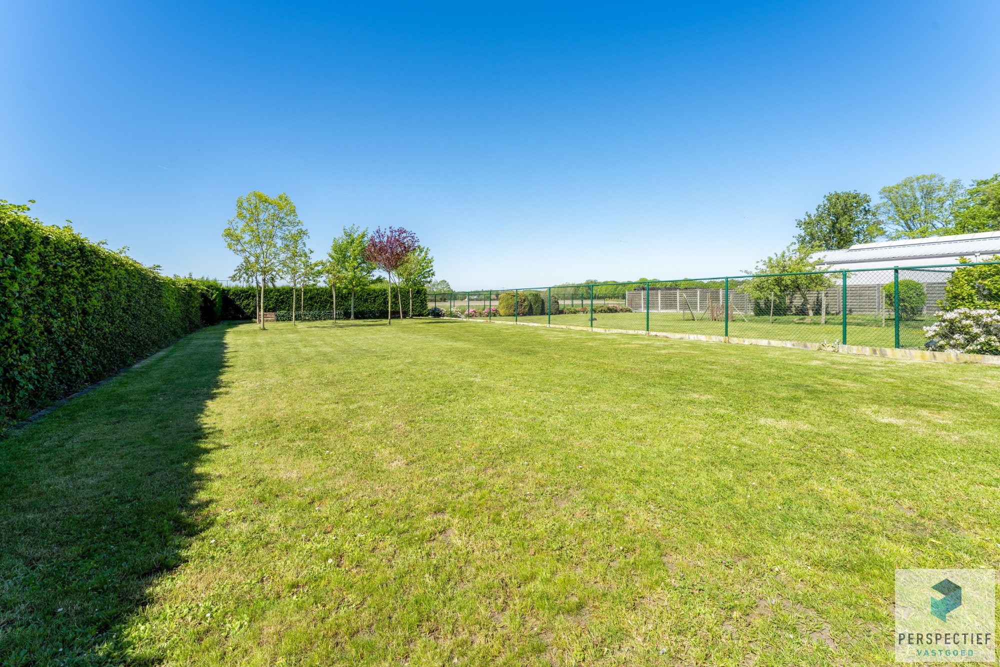 BEZOEKMOMENT ZATERDAG 23/05 VAN 14U TOT 16U | Ruime, instapklare woning met 4 slaapkamers, garage en magazijn op 970 m² - foto 4