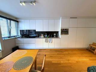 Appartement op de 1ste verdieping gelegen in het centrum van Herentals.Indeling en omschrijving:Aan de voorzijde van het appartement bevindt zich de...