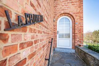 We Invest Ciney Haute-Meuse a le plaisir de vous présenter une opportunité à ne pas manquer dans le centre du très prisé village d'Anhée. Pleine...