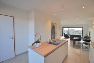 Bezoekmoment maandag 12/01/2026 van 17u tot 18u. Bevestig je aanwezigheid via matthijs@immogeernaert.be of 0470 07 72 41.Deze lichtrijke nieuwbouw...