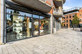 Voor meer info en foto’s, surf naar www.swevers.be – Ontdek dit instapklare handelspand in het hart van Beringen, vlakbij de vernieuwde Grote...