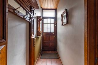 CHARMANTE GEZINSWONING MET BIJGEBOUW IN HET HART VAN MEERLEIn het gezellige dorpscentrum van Meerle vinden we deze ruime en karaktervolle woning met...