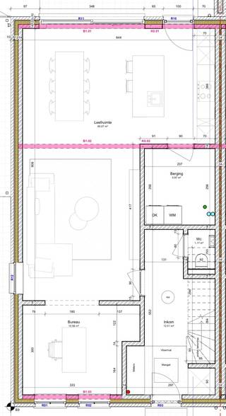 Nieuwe energiezuinige woning met 4 slaapkamers, praktische tuin, tuinberging en carport.<br />Alle voorzieningen aanwezig :<br />- Warmtepomp met overal vloerverwarming en koeling.<br />- Zonnepanelen<br />- Ventilatiesysteem D<br /><br />Gelijkvloers : inkomhal met toilet, bureau, leefruimte en open keuken met berging.<br />1e verdieping : 2 slaapkamers met ingebouwde kasten en badkamer en toilet.<br />2e verdieping : 2 slaapkamers met dressing en technische ruimte.<br /><br />De woning is voorzien van een terras met een praktische tuin en achteraan een tuinberging.<br /><br />Graag contact opnemen via Whatsapp op 0497/65.60.95<br />