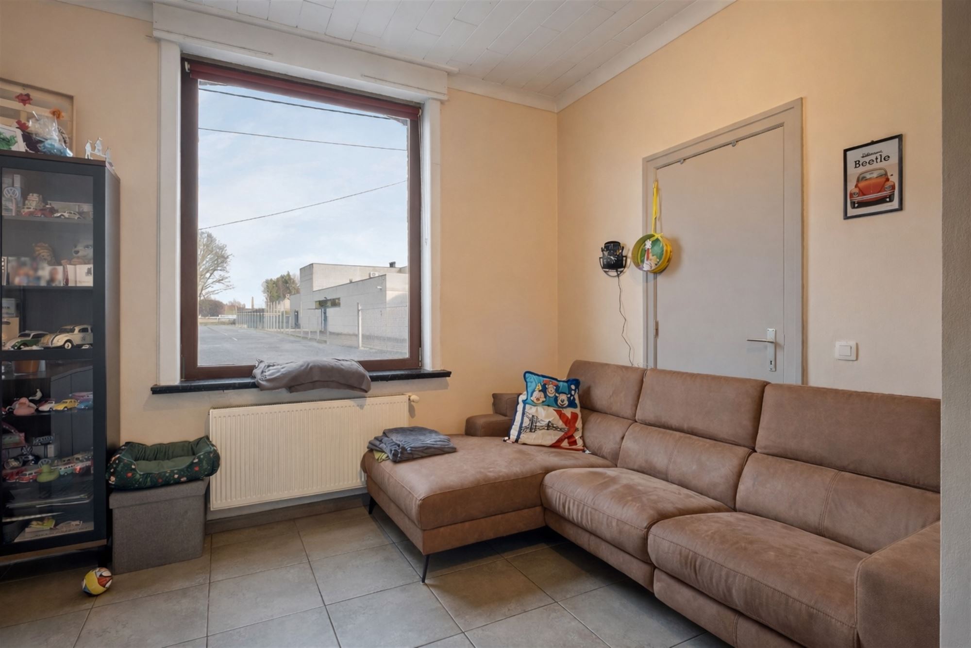 Heel ruime woning met uitweg en privé-parkeerplaatsen! - foto 5