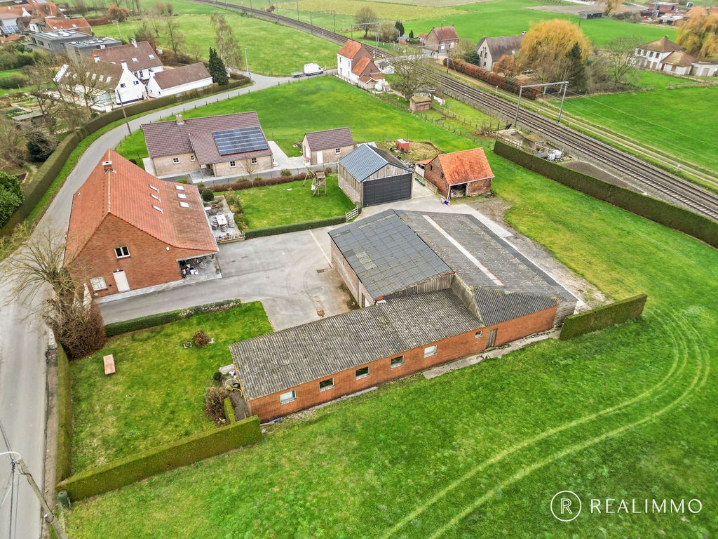 Zéér ruime rustig gelegen villa met bijgebouwen op  8.292m² - foto 4