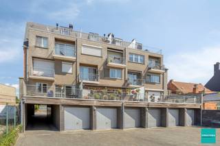 Welkom in dit lichtrijke en stijlvol afgewerkte appartement, gelegen op de eerste verdieping van een recente residentie in het centrum van...