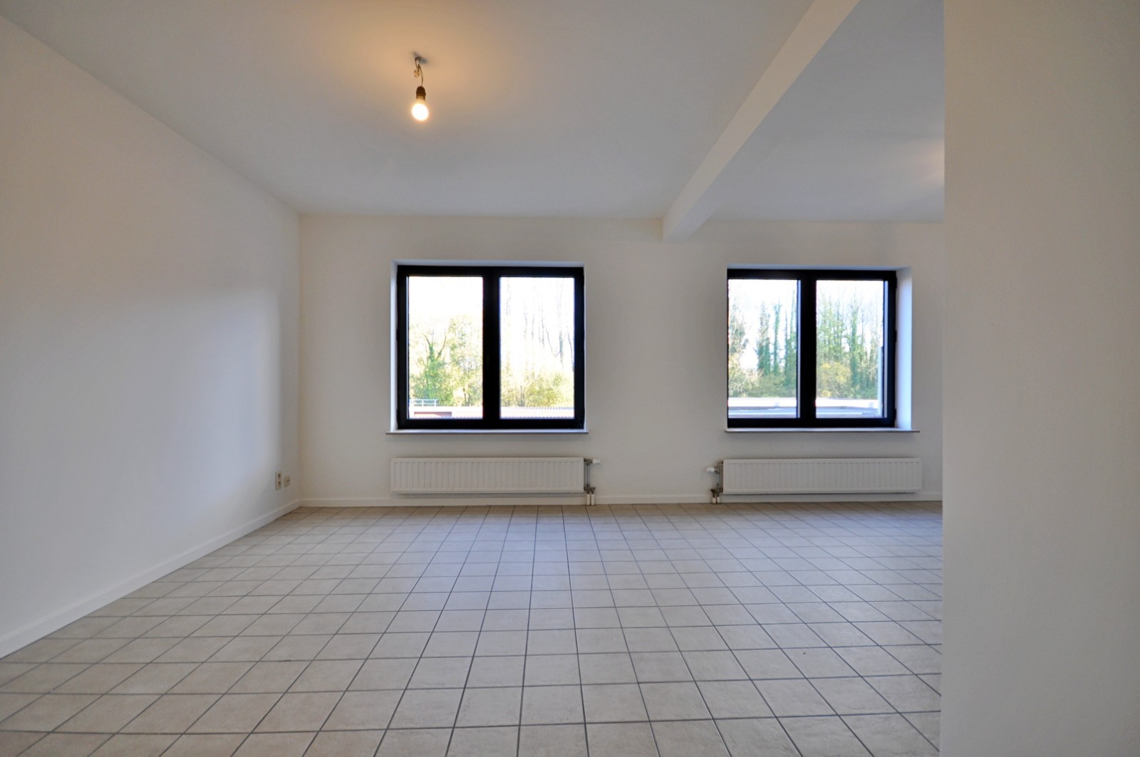 Recent gerenoveerd appartement met garage te Eine - foto 4