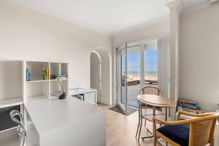 Dit recent vernieuwd appartement op de Zeedijk met een oppervlakte van bijna 120 m2 is uitermate geschikt als vaste woonst of als tweede verblijf.Met...