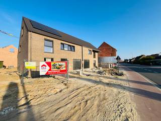 ACTIE MEI - JUNI - JULI = 50% MEER HANDELSWAARDE OP HET SANITAIRMogelijk aan 6% BTW5 Nieuwbouwwoningen te koop gelegen te Roeselarestraat 376...