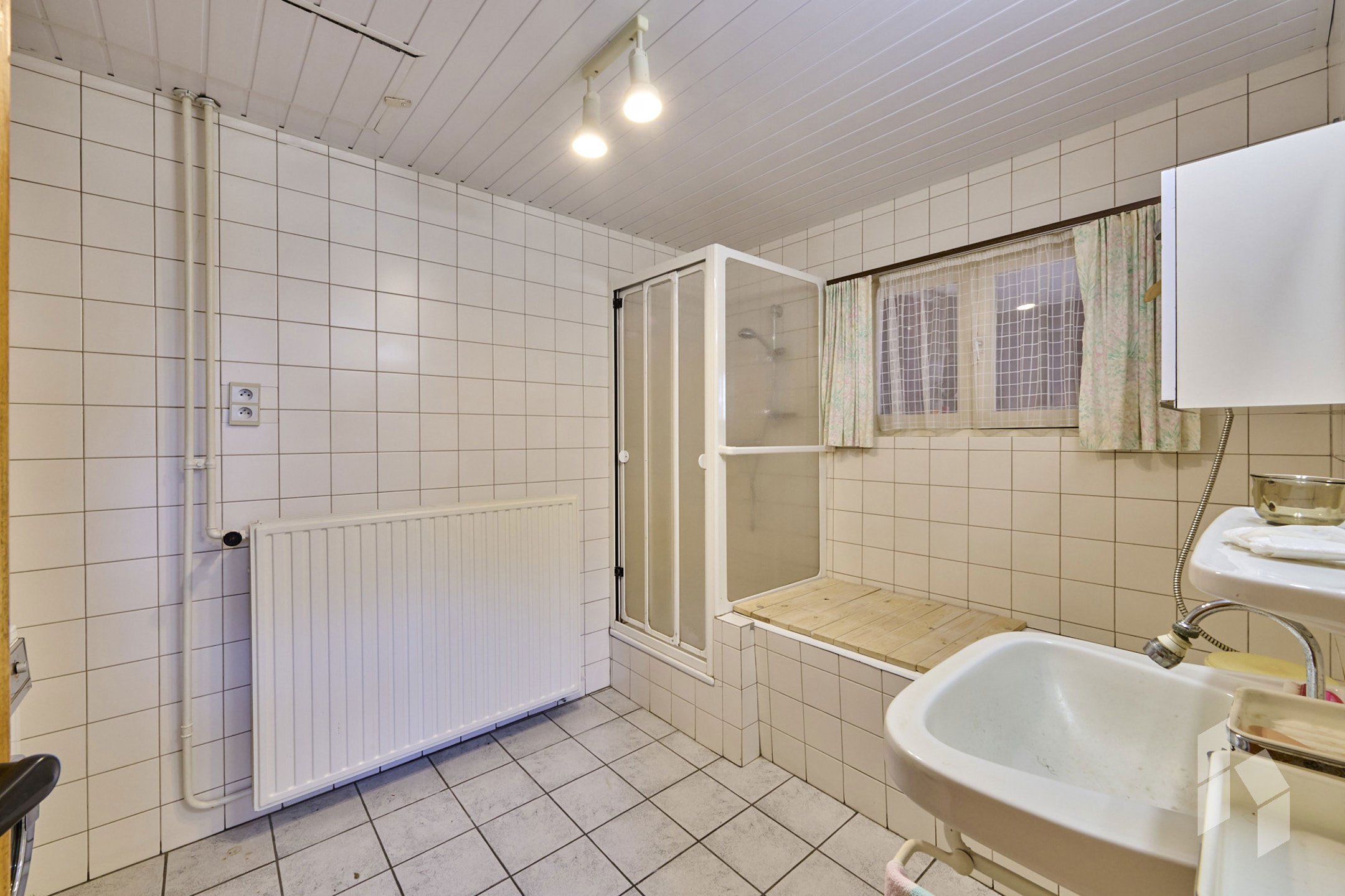 Centraal gelegen woning met 3 slpks op een perceel van 865 m²! - foto 5