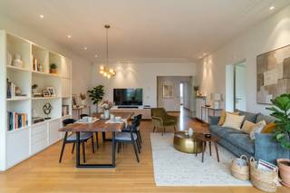 Appartement spacieux et prêt à emménager à vendre près du centre de Courtrai. Les espaces lumineux, la belle situation et la qualité des finitions...