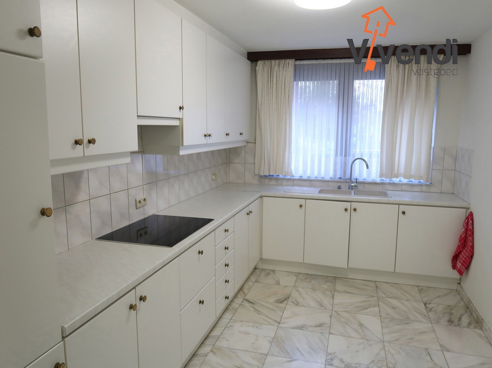 Ruim gelijkvloers appartement met terras en inclusief garagebox! - foto 4