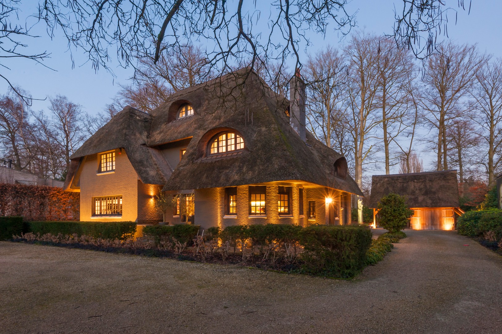 PRACHTIGE EN UNIEKE VILLA MET RIETEN DAK - foto 1