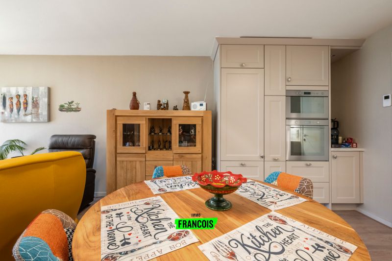 Twee slaapkamer appartement te huur op gunstige ligging met garage én zonneterras te Oostende! - foto 4