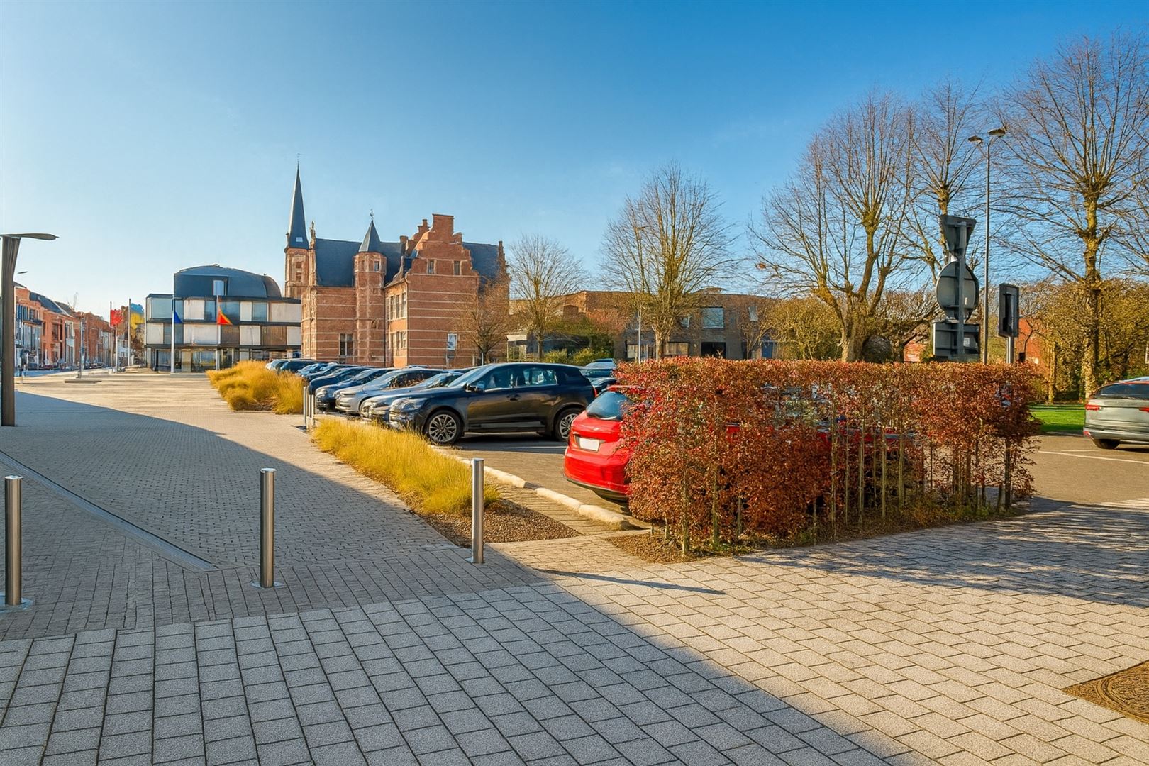 Uniek kantoorgebouw met duplex appartement te koop - foto 2