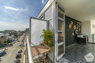 In een recent gebouw in het centrum van De Panne, op slechts 50 meter van het strand en vlak bij openbaar vervoer, vindt u dit lichtrijke...