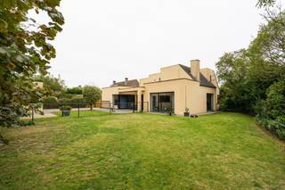 Zoekt u een eigentijdse villa in een kindvriendelijke omgeving met een moderne tijdloze architectuur? Wij heten u hartelijk welkom bij Huzenblek 51...