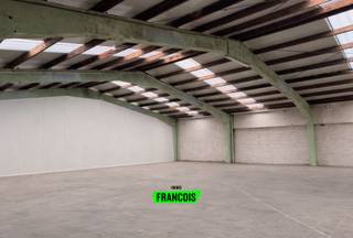 In Reningelst, gelegen in de Pastoorstraat bevindt zich deze loods/magazijn/KMO-unit te koop.De oppervlakte bedraagt 268m² en is te betreden via een...