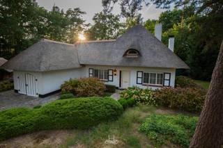 Voor meer info of een bezoek: info@homixx.be of 016 199 344Deze charmante villa is rustig en landelijk gelegen, midden in het groen, op een prachtig...