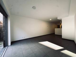 Trendy 1-slaapkamerappartement in hartje Sint-Niklaas Trendy 1-slaapkamerappartement op de 2e verdieping in het centrum van Sint-Niklaas...