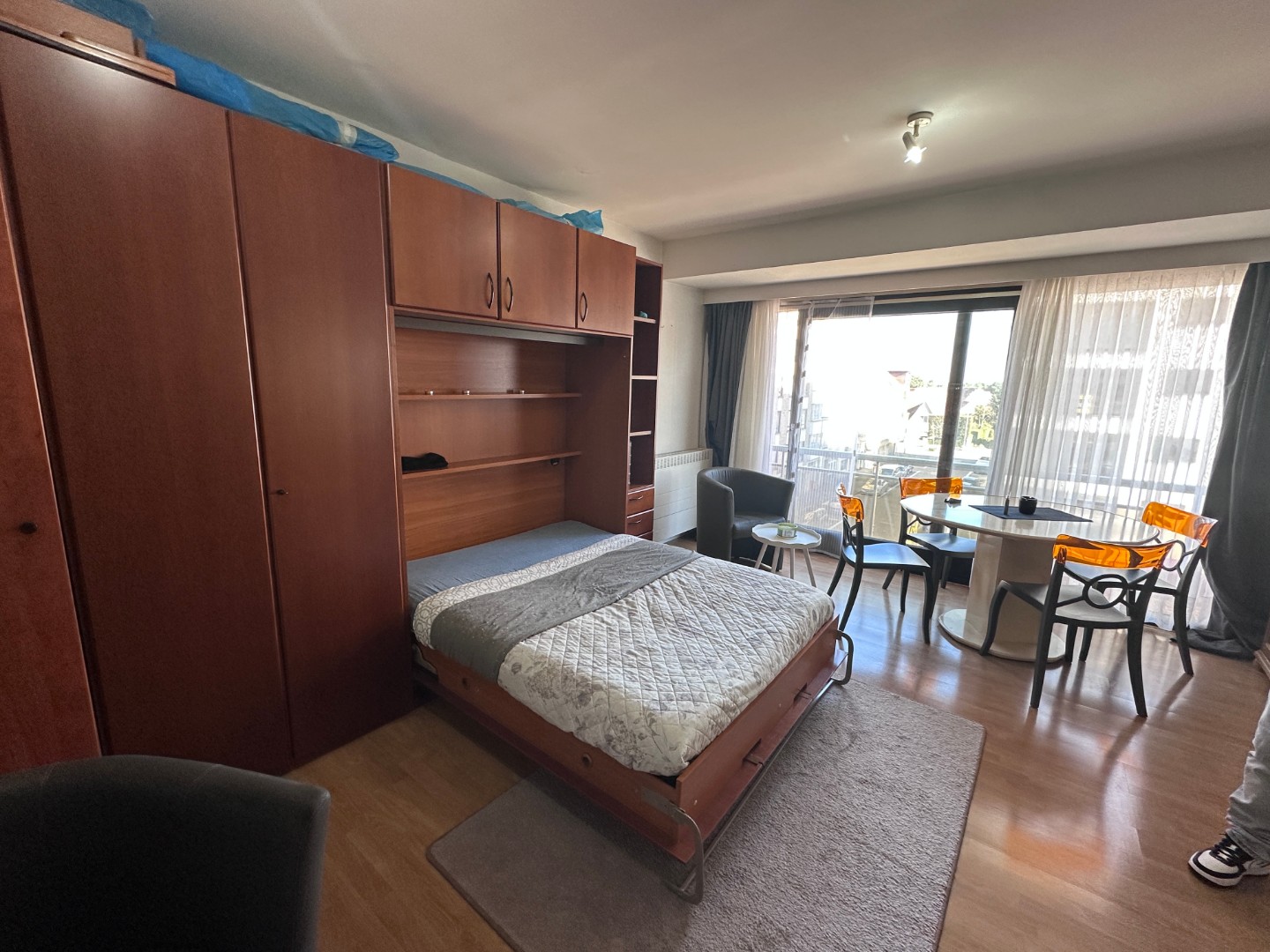 Gemeubelde studio te huur gelegen in het centrum van Knokke op de Lippenslaan. - photo 5