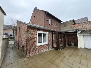 WONING MET 3 SLAAPKAMERS, INPANDIGE GARAGE, CENTRALE VERWARMING EN TUIN, IDEAAL GELEGEN MIDDEN IN HET CENTRUM VAN HEERS OP 4A 50CA