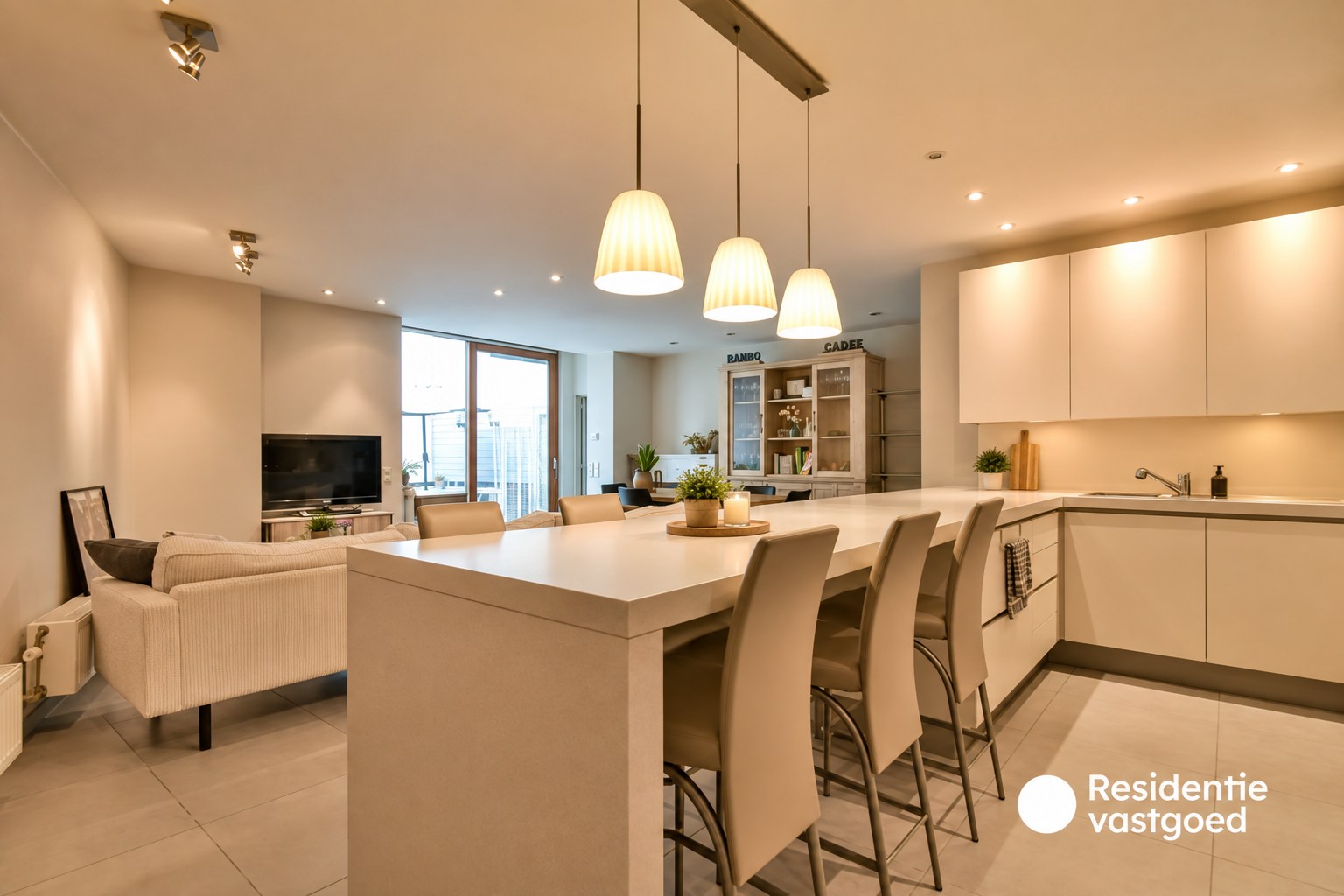 Uiterst ruim appartement in het hart van Torhout! - foto 4