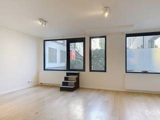 Info and visits: 02 315 51 71SAINT-GILLES – Ideally located in close proximity to shops and amenities, We Invest presents this superb, bright and...