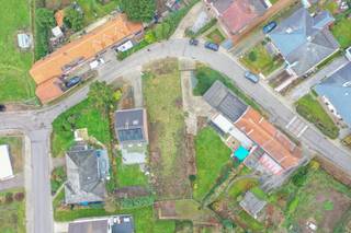 Op wandelafstand van het openbaar vervoer en toch rustig gelegen, op de grens van Dilbeek en Itterbeek.Deze bouwgrond van 4a60ca is bestemd voor...