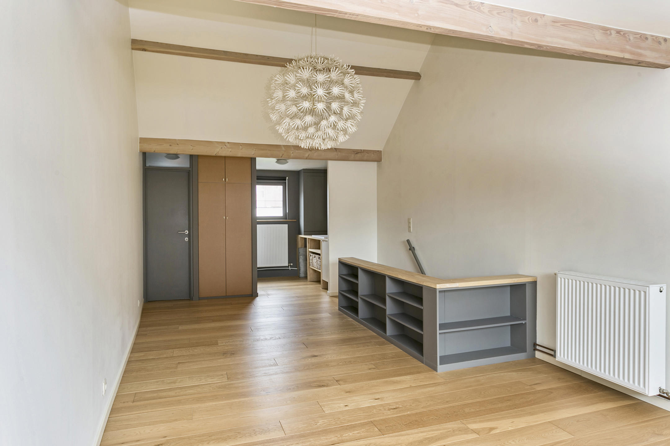 Gerenoveerd kantoorpand met duplex-appartement - foto 3