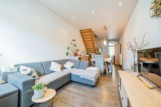 House 3 bedrooms, garage and garden.Composition:The living room consists of a living room and a dining room, a separate semi-equipped kitchen, a...