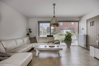 Cette maison prête à emménager est située au cœur de Lauwe, à quelques pas du centre, de divers restaurants, supermarchés, crèches, écoles,... et...