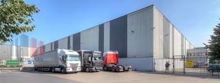 Entrepôt logistique d'une superficie de 6.383 m² avec 82 m² de bureaux à louer à Malines. Excellente situation dans la zone industrielle...