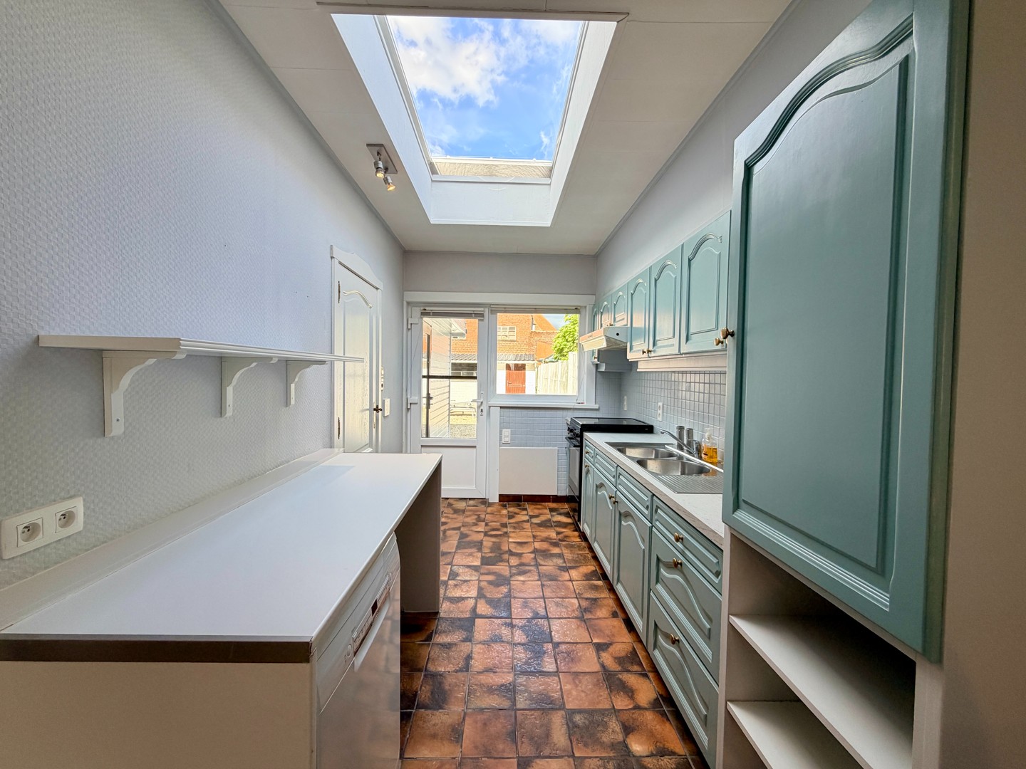 Recent opgefriste woning met 2 slaapkamers en tuin te Roeselare! - foto 5